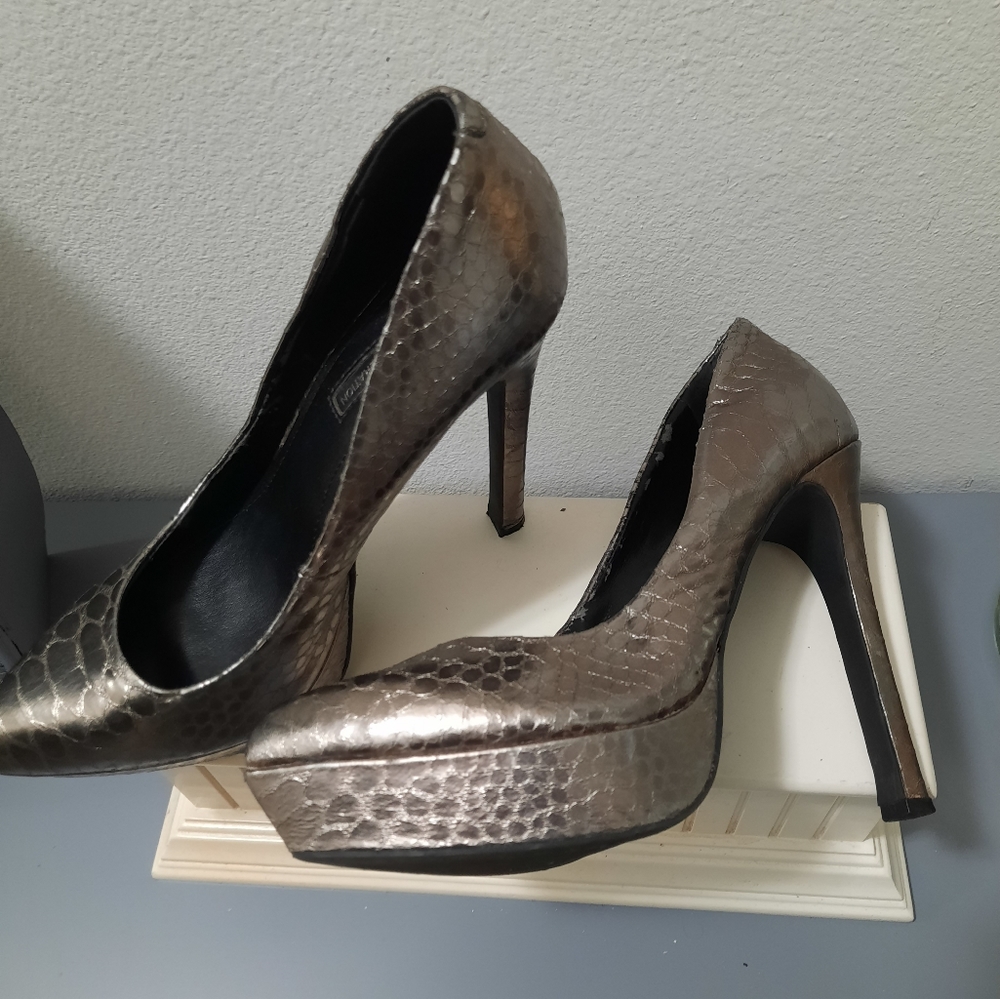 Heels - Picture 3 of 8